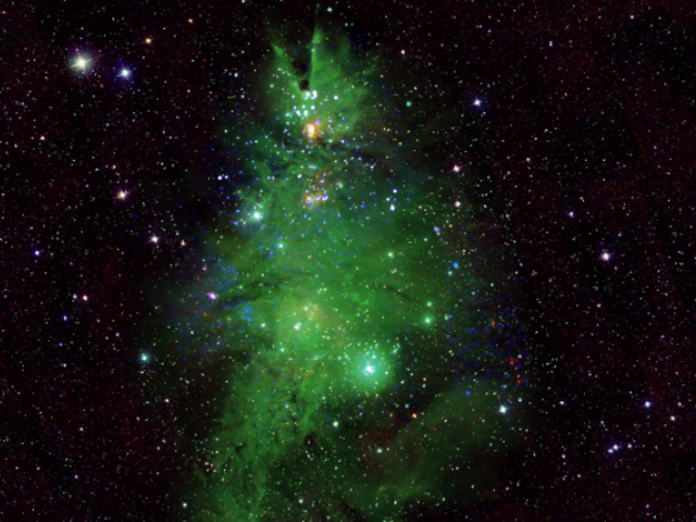 ناسا نے  کرسمس ٹری سے ملتے جلتے ستاروں  کے جھرمٹ کی تصویر جاری کر دی