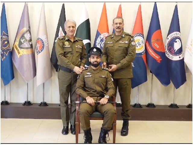 شاداب خان  پنجاب پولیس کا حصہ بن گئے