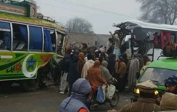 جام پور: دھند کے باعث،2بسوں میں تصادم ،6مسافرجاں بحق، متعدد زخمی