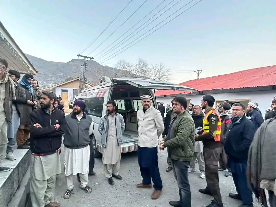 چترال،فنڈز کی کمی،مریضوں‌کی منتقلی ،ایمبولینس میں تیل ڈالنے کیلیے چندہ جمع کیا گیا