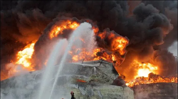 لاہور ائیرپورٹ کے کارگو ایریا میں خوفناک آتشزدگی