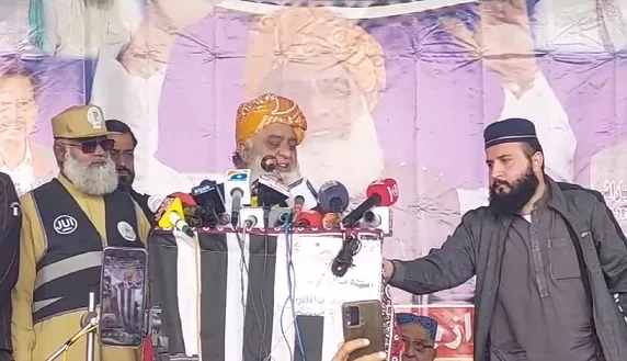 امریکہ اور مغربی دنیا انسانیت کی بات کرتی ہے ان کو شرم آنی چاہیے، مولانا فضل الرحمان