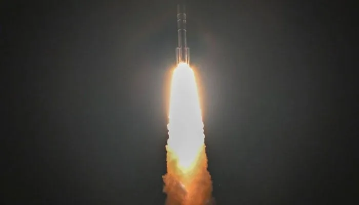 چاند پر امریکی خلائی مشن روانہ ،ناسا نے ماؤنٹ ایورسٹ کے ٹکڑے چاند پر بھیج دئیے