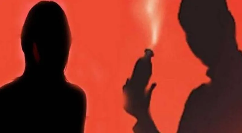 تنسیخ نکاح کا دعویٰ کیوں دائر کیا؟شوہر نے بیوی بچوں پر تیزاب پھینک دیا