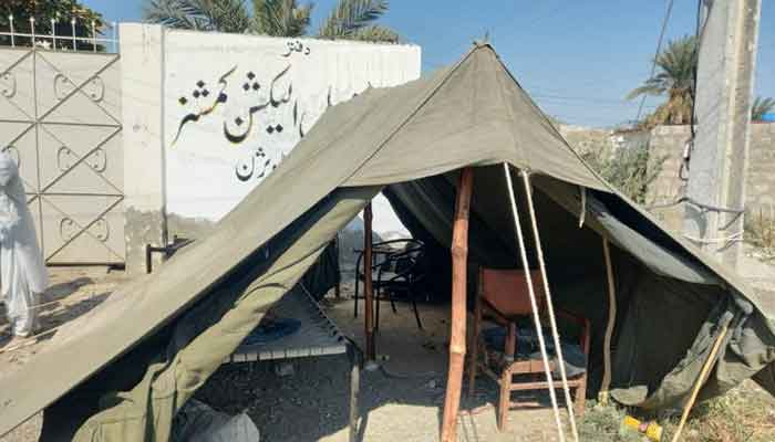 تربت میں  الیکشن کمیشن کے دفتر پر حملہ، پولیس اہلکار جاں بحق