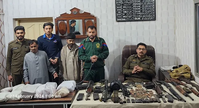 سیالکوٹ :بھاری مقدار میں منشیات اور اسلحہ ناجائز برآمد