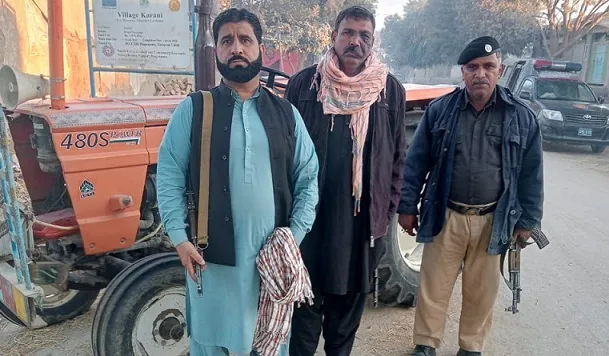 لاڑکانہ: پولیس کی بروقت کارروائی،چوری شدہ ٹریکٹر برآمد،ملزمان فرار