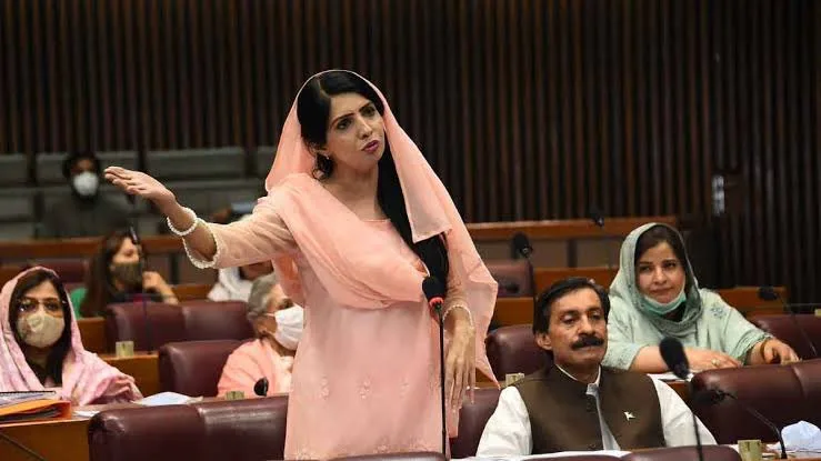 پی ٹی آئی رہنما عالیہ حمزہ جہلم جیل منتقل