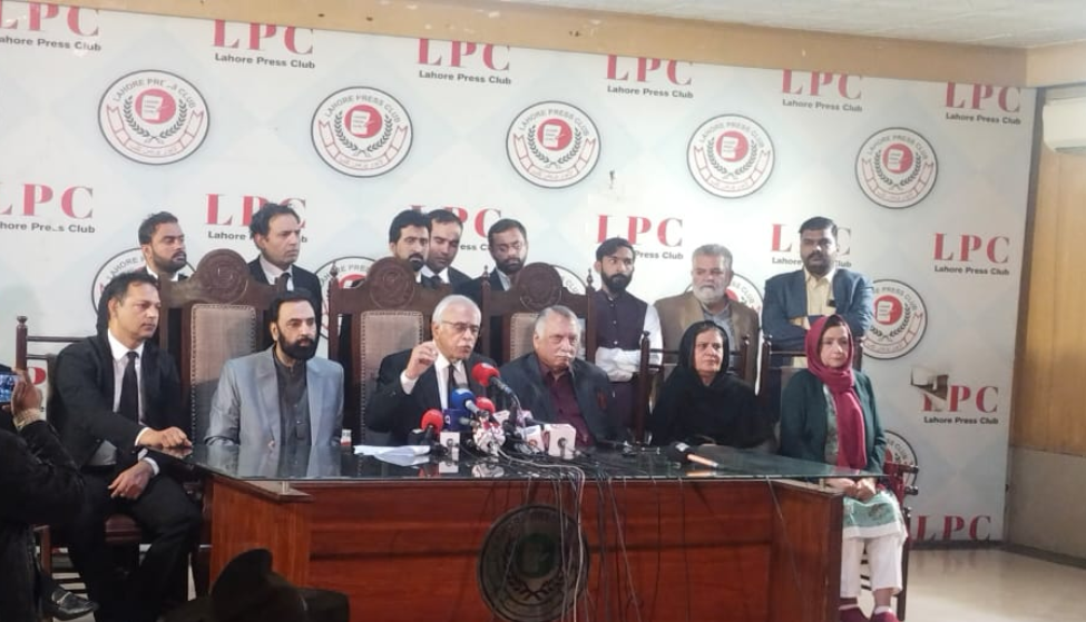 عمران خان تمام سیاسی جماعتوں سے بات چیت کے لئے آمادہ ہیں،احمد اویس