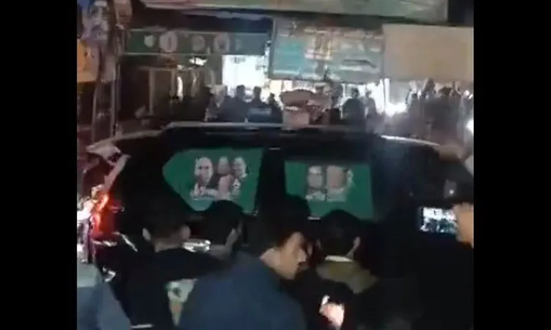 چوہدری پرویز الہٰی کی اہلیہ قیصرہ الہٰی کی ریلی پر فائرنگ سے ایک شخص زخمی