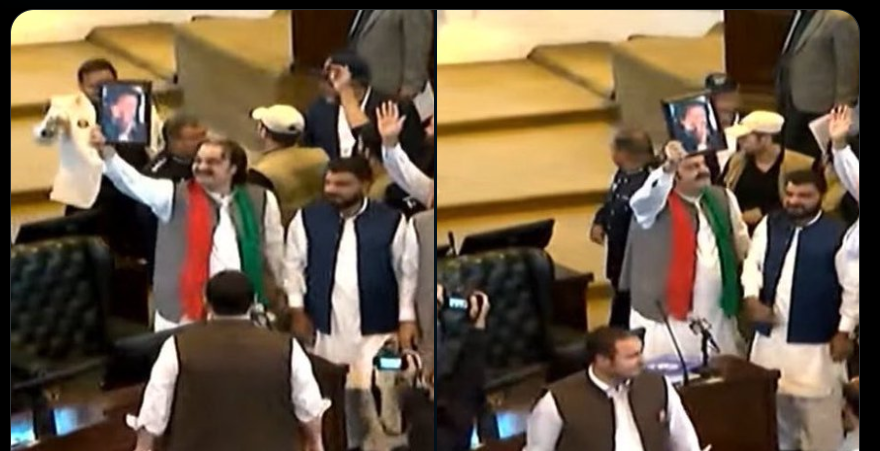 خیبرپختونخوا اسمبلی،اراکین نے حلف اٹھا لیا،ایوان میں ہنگامہ آرائی