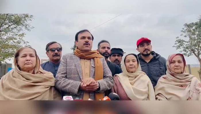 چالیس دن کا چلہ شیخ رشید نے کاٹا، اس سے بڑی وفاداری کیا ہو سکتی ، شیخ راشد