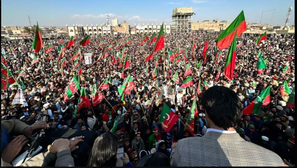 شیر افضل مروت نے مولانا فضل الرحمان کو سب سے بڑا ڈاکو قرار دے دیا