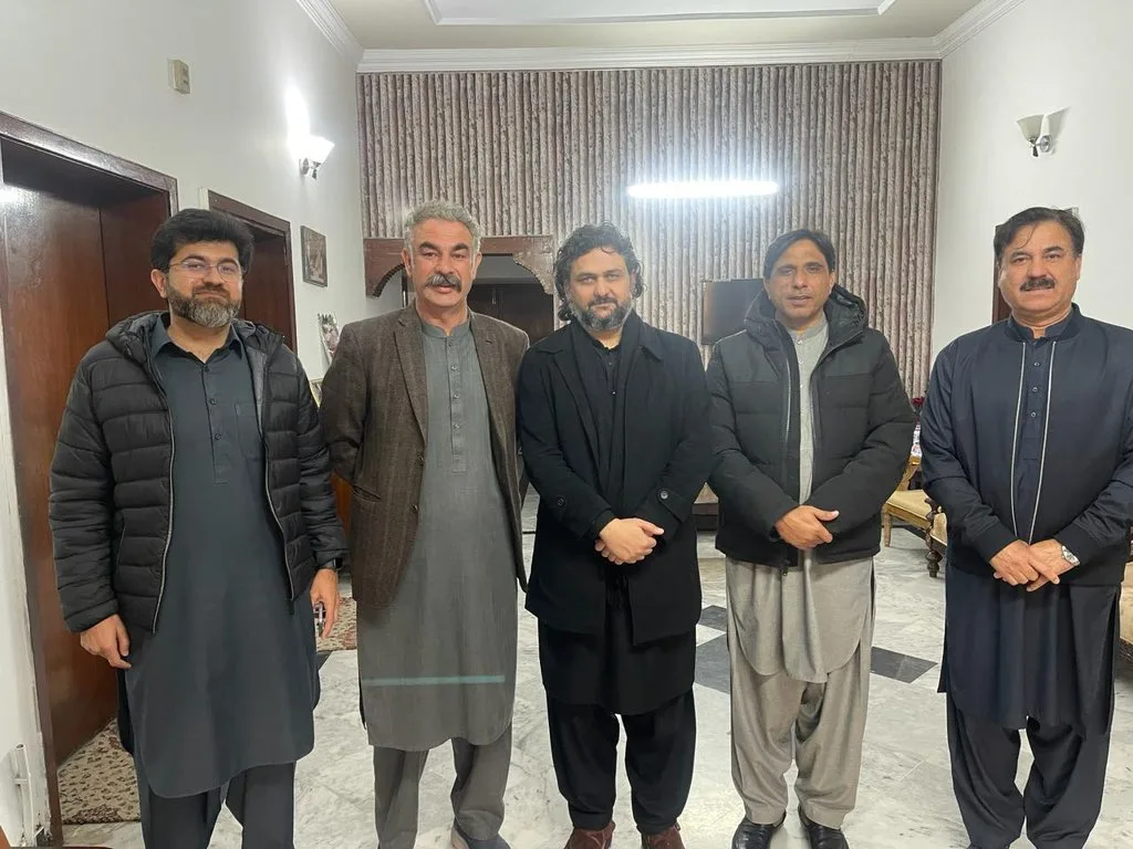 نواز شریف ناراض،جعلی مینڈیٹ سے بنی حکومت نہیں چل سکے گی، شوکت یوسفزئی