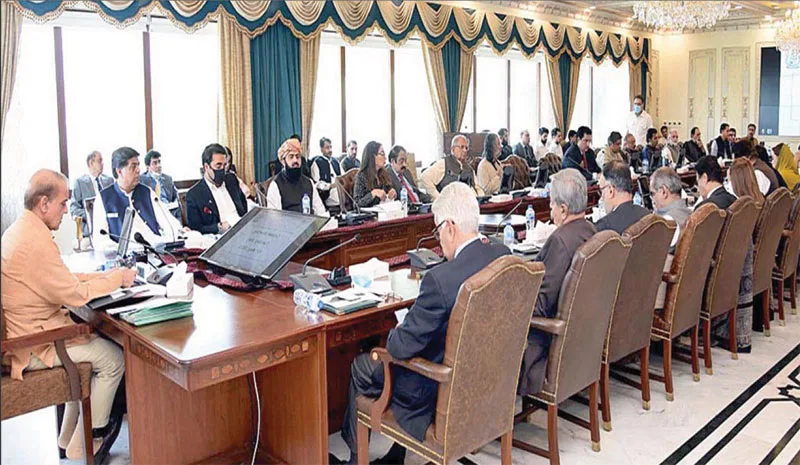 وفاقی  کابینہ کی ایک ماہ کی تنخواہ سیلاب ریلیف فنڈ میں دینے کا فیصلہ واپس