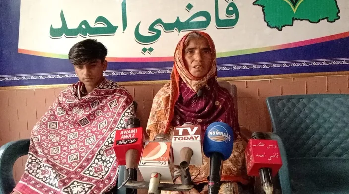 قاضی احمد:بیٹی کے قاتل چھوڑنے اور بیٹے کوناجائز مقدمہ میں گرفتار کرنے پر بوڑھی ماں کی پریس کلب میں دُہائی