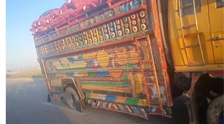 تنگوانی:ٹھل انڈس ہائی وے پرڈاکوؤں کادھاوا،مسافروں سے لوٹ مار،فائرنگ ایک ڈرائیور زخمی 2  اغواء