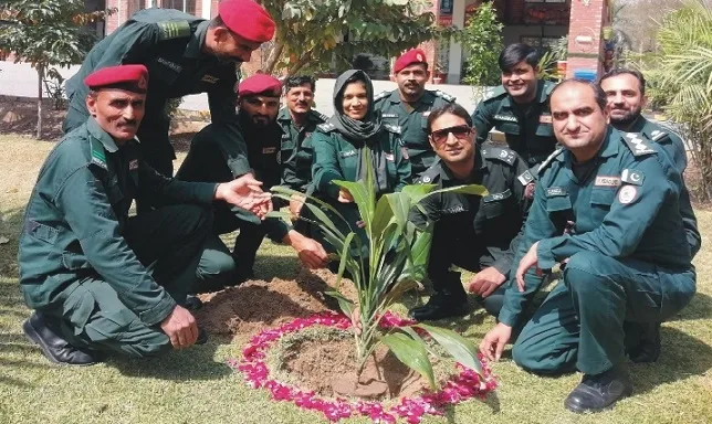 اوکاڑہ : ریسکیو 1122 اپنے محکمانہ امور کی انجام دہی کے ساتھ ساتھ ماحول دوستی میں بھی سرگرم