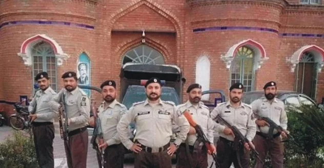 گجرات اور منڈی بہاؤالدین کے ایک ایک پٹرولنگ سنٹر پر ڈرائیونگ سکول کی منظوری