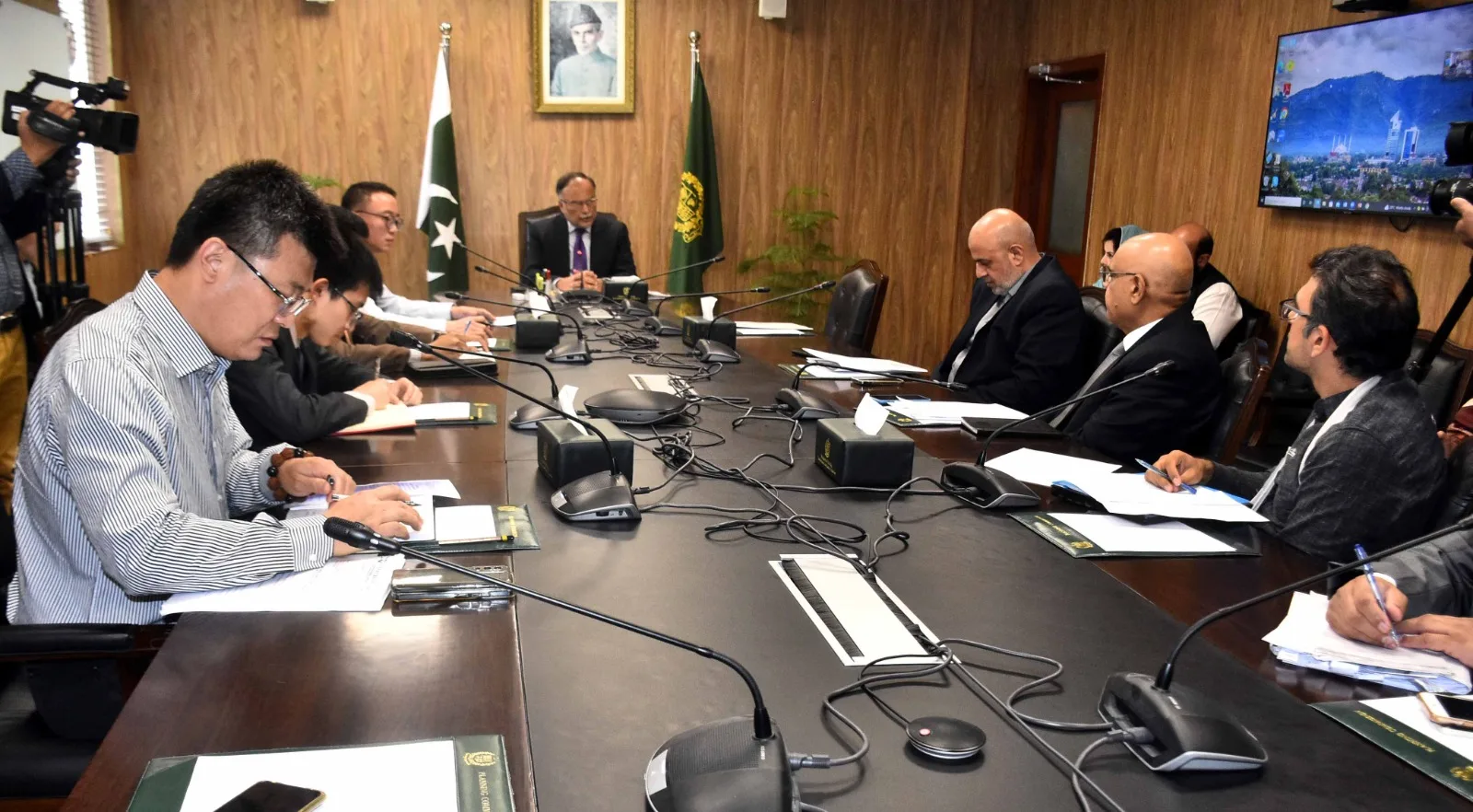 وفاقی وزیر منصوبہ بندی کا گوادر پاور پلانٹ پر متعلعہ حکام کو کام تیز کرنے کی ہدایت