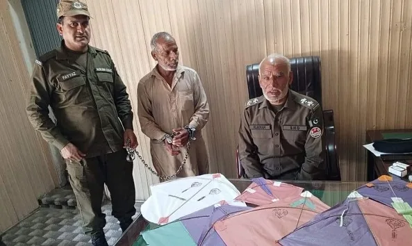 پھالیہ میں پتنگ فروش گرفتار