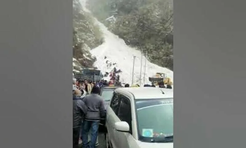 ناران جھیل روڈ پر گلیشئیر پھٹنے سے تبا ہی،درجنوں ہوٹل تباہ