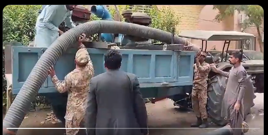 کراچی میں بارش،بجلی غائب،پروازیں تاخیر کاشکار،فوج مدد کو پہنچ گئی