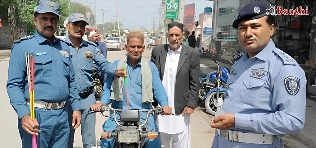 منڈی بہاؤالدین :پتنگ بازی ایک خونی کھیل ،ٹریفک پولیس نے شہریوں کو حفاظتی آگاہی دی
