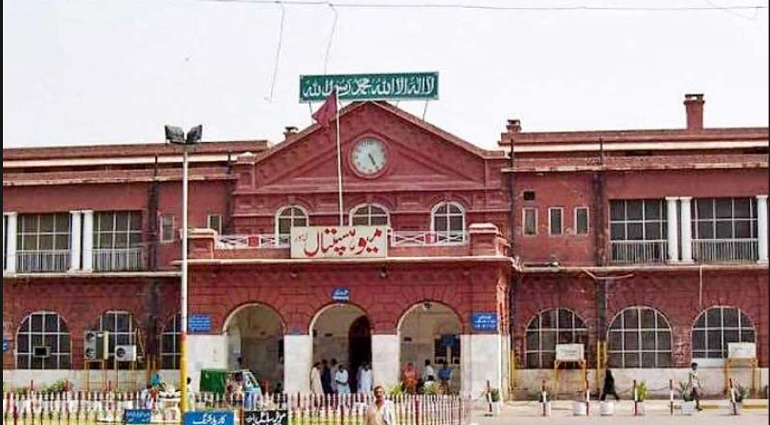 سرکاری ٹیچنگ ہسپتالوں پر لاگو پی ٹی آئی دور کا قانون تبدیل