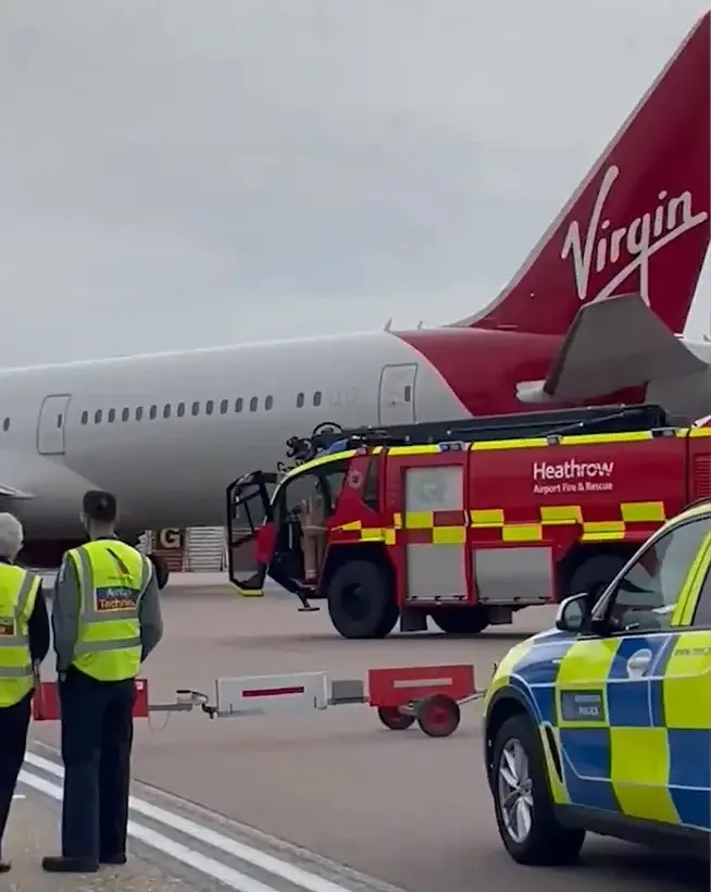 لندن کے ہیتھرو ائیر پورٹ پر دو طیارے ٹکڑا گئے