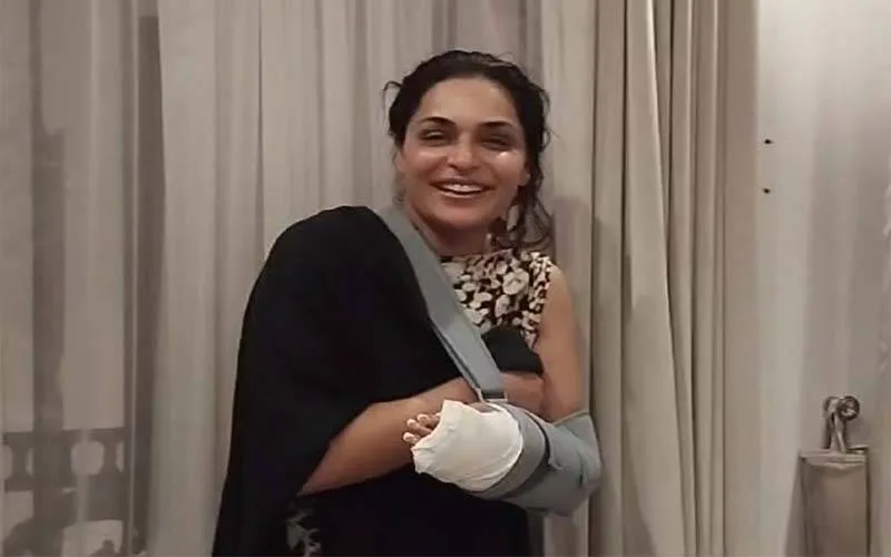 اداکارہ میرا کا بازو فریکچر