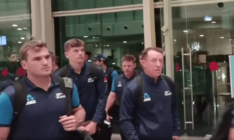 نیوزی لینڈ کی کرکٹ ٹیم ٹی 20 سیریز کیلئے پاکستان پہنچ گئی