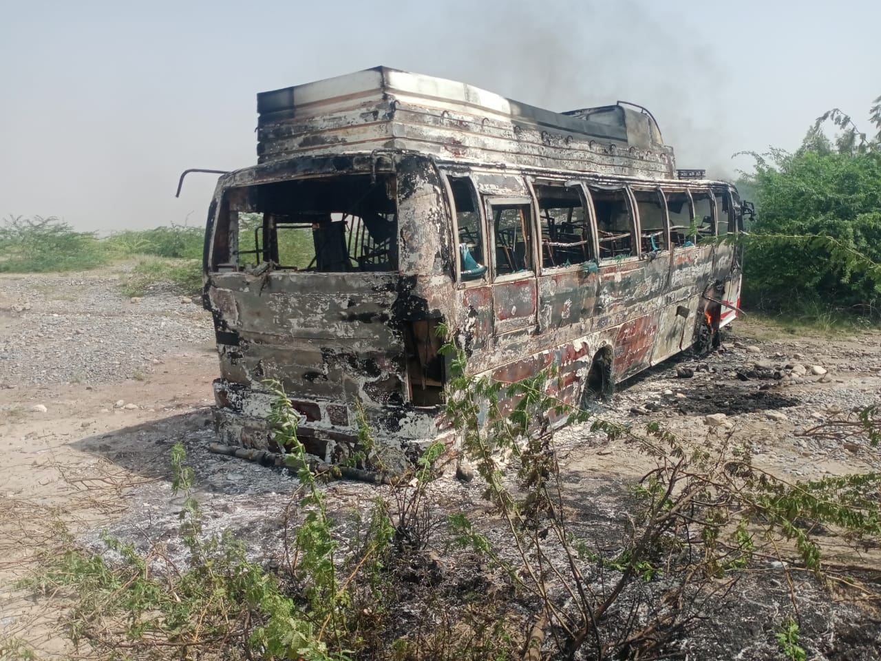 ڈی آئی خان، دہشتگردوں کا بس پر حملہ