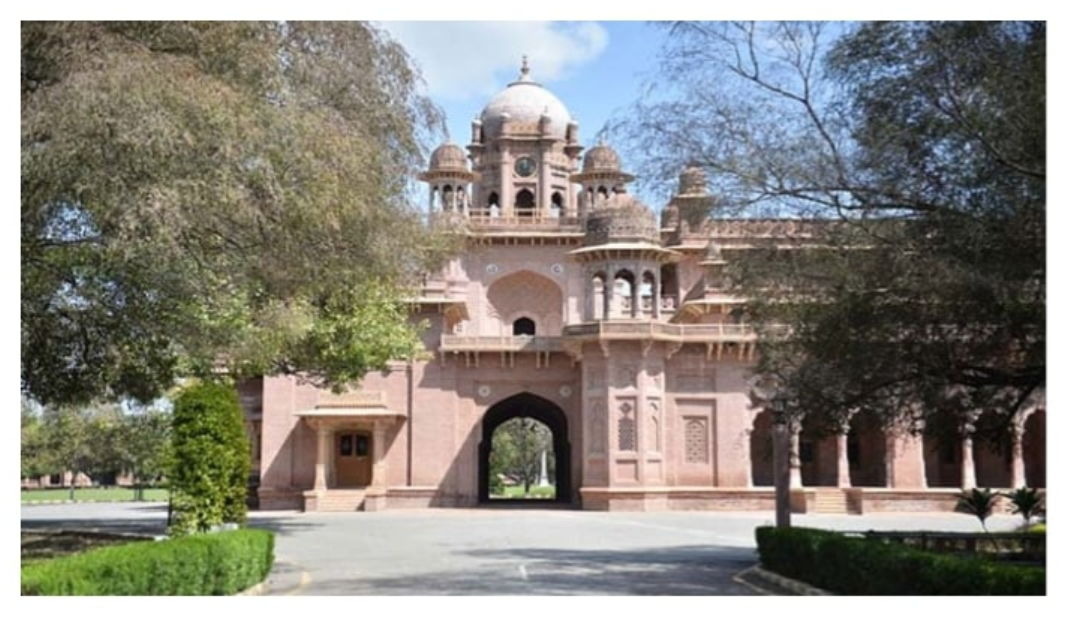 ڈاکٹر ایس ایم تراب حسین  ایچی سن کالج  کے پرنسپل مقرر