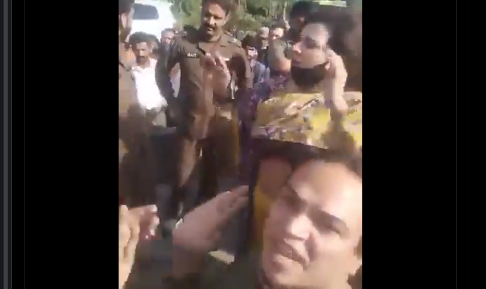 خواجہ سرا کو ہراساں کرنا پولیس اہلکار کو مہنگا پڑ گیا