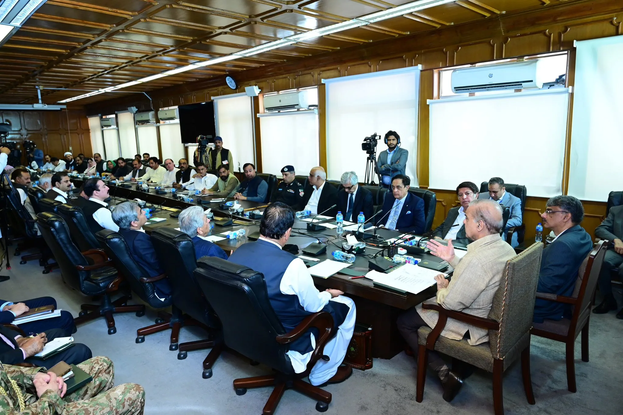 آزاد کشمیر کی ترقی و خوشحالی پاکستان کی ترقی و خوشحالی سے جڑی ہے،وزیراعظم