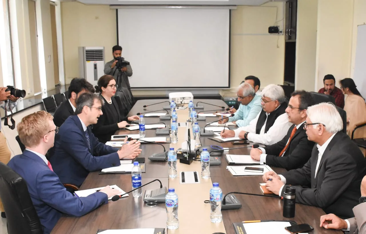 امریکی محکمہ خزانہ کے وفد کی وفاقی وزیر پاور سردار اویس لغاری سے ملاقات