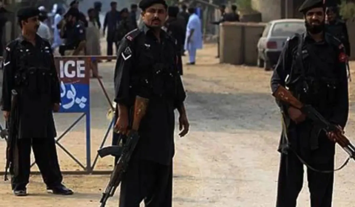 ہوشاب:تھانے پر مسلح افراد کے حملے میں غفلت برتنے پر  10 لیویز اہلکار برطرف