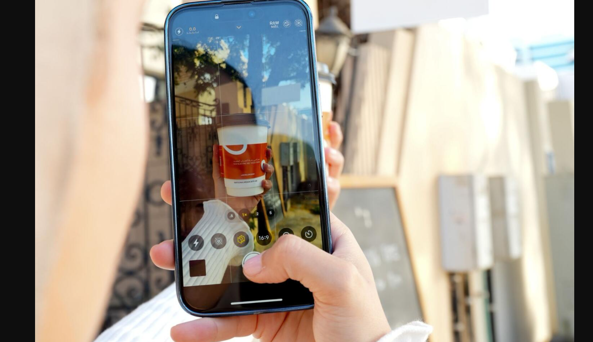 ابوظبی میں سوشل میڈیا انفلوئنسر کیلئے لائسنس لازمی قرار