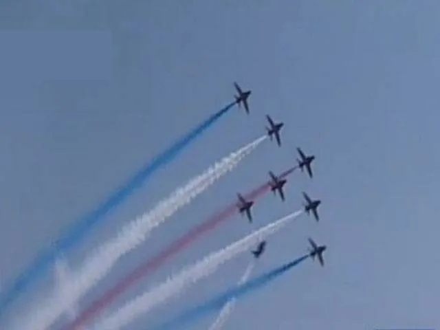 ایئر شو کے دوران کرتب دکھاتے ہوئے دو طیارے  ٹکرانے سے پائلٹ ہلاک