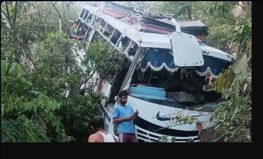 مقبوضہ کشمیر،ہندویاتریوں کی بس پر فائرنگ،10 ہلاک ،33 زخمی