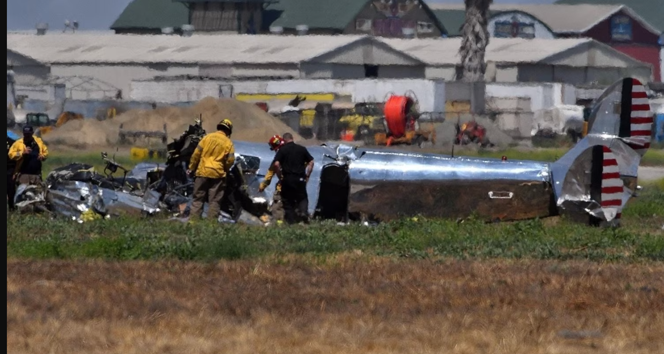 دوسری جنگ عظیم کے دور کا طیارہ گر کر تباہ