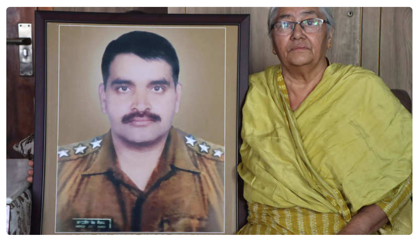 کارگل میں مارے گئے بھارتی فوجیوں کی بیواؤں کے ساتھ افسران نے کی زیادتی