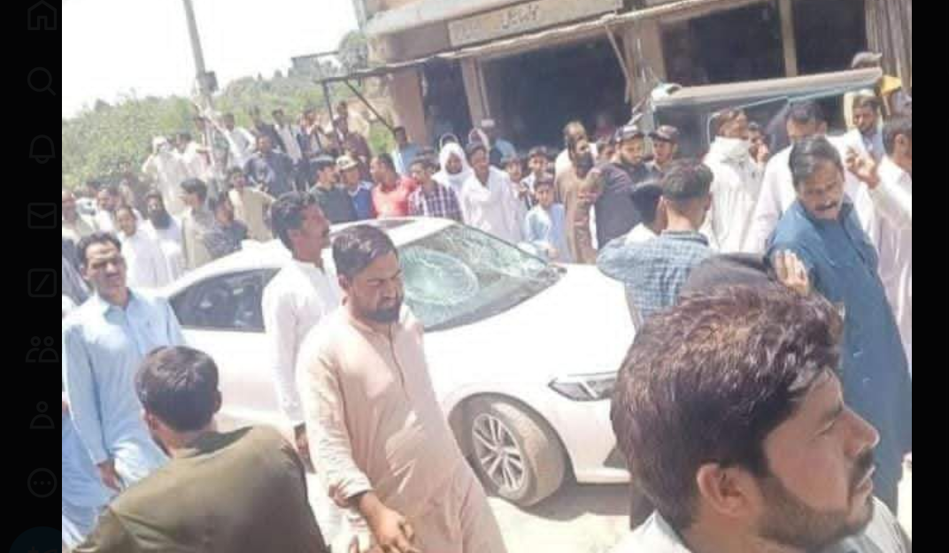 سرکاری گاڑی میں بچوں کو سکول لانے پر عوام نے وزیر کی  گاڑی روک لی