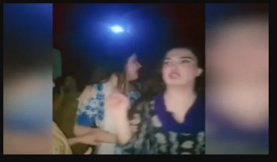 پشاور تھانے کے باہر خواجہ سراؤں کا احتجاج،لگایا گھناؤنا الزام