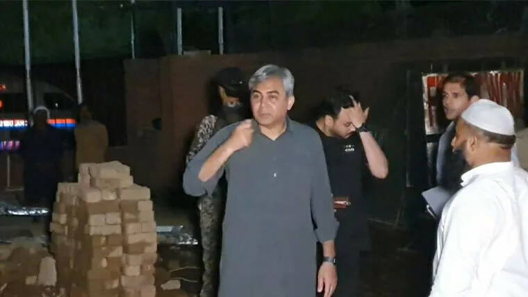 محسن نقوی  کا قذافی اسٹیڈیم کا دورہ،  اپ گریڈیشن کے لیے 24 گھنٹے کام کرنے کا حکم