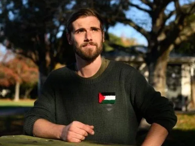 غزہ جنگ :نیوزی لینڈ کے اداکار کی  15 روز سے بھوک ہڑتال جاری، صحت کو شدید خطرات لاحق