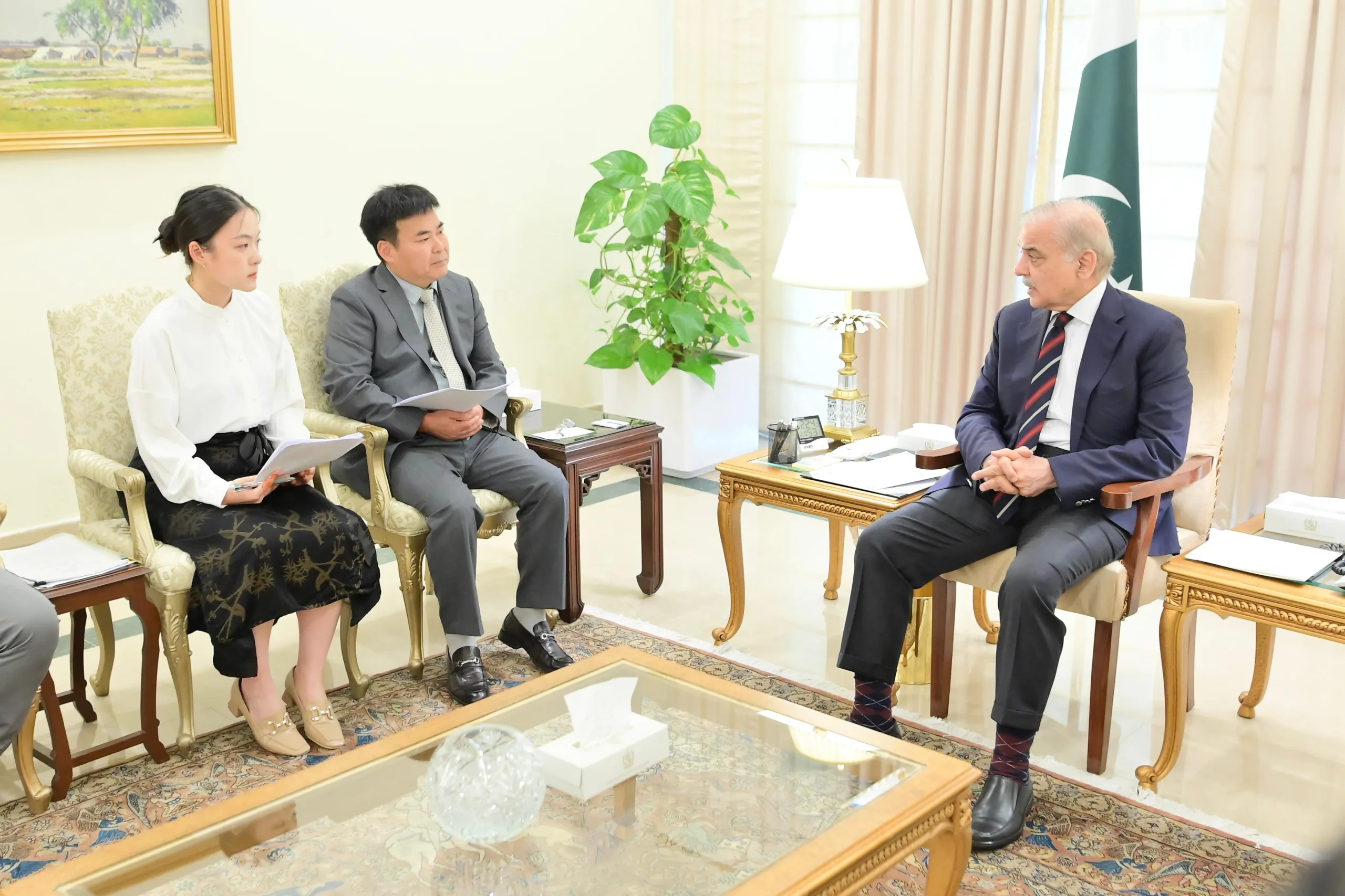 Islamabad : A delegation of Hangeng Trade Company calls on Prime Minister Muhammad Shehbaz Sharif on 23 July 2024.