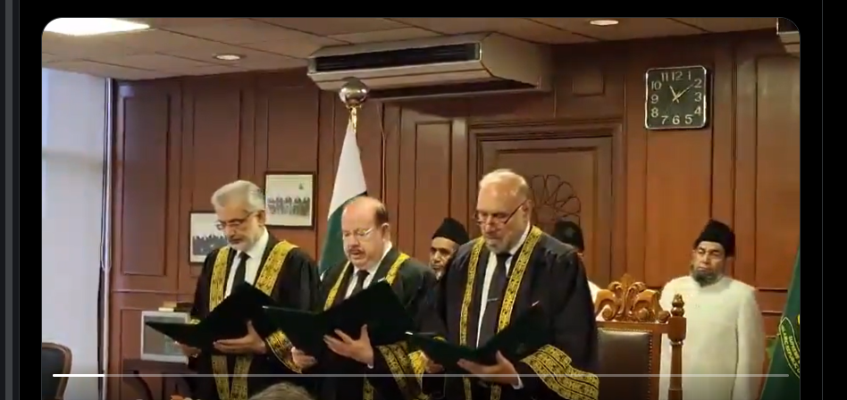 جسٹس سردار طارق مسعود ، جسٹس مظہر عالم میاں خیل نے بطور ایڈہاک جج حلف اٹھا لیا