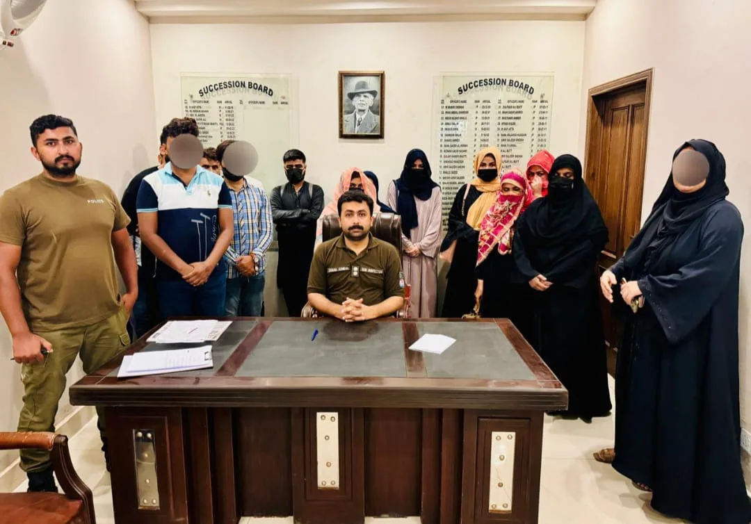 ہوٹل میں فحاشی کا اڈہ،رنگ رلیاں مناتے 17 مردوخواتین گرفتار